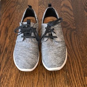 Toms tennis shoe